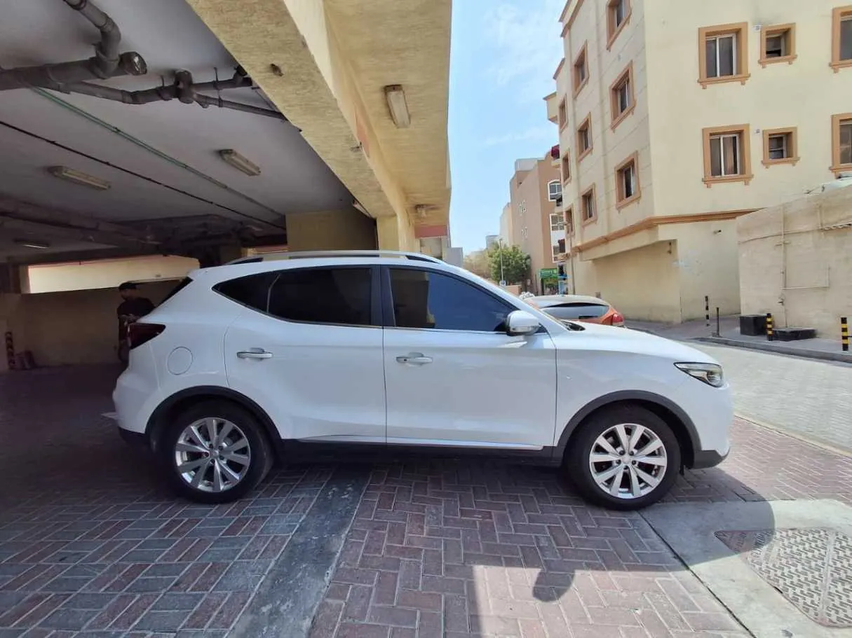 Car image 8