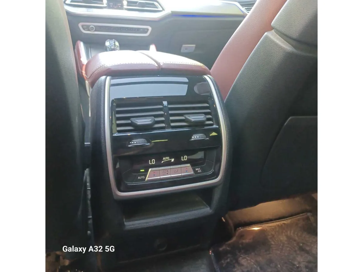Car image 29