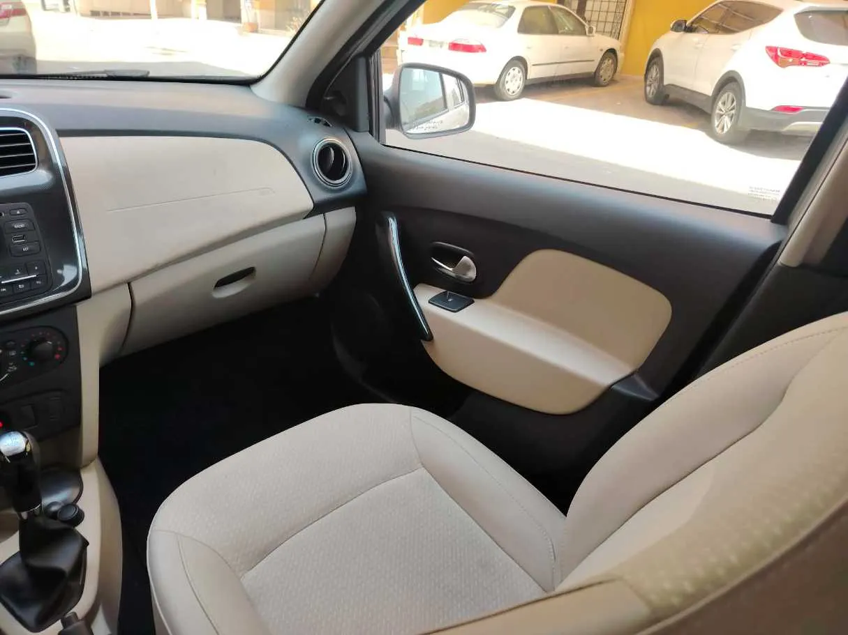 Car image 36
