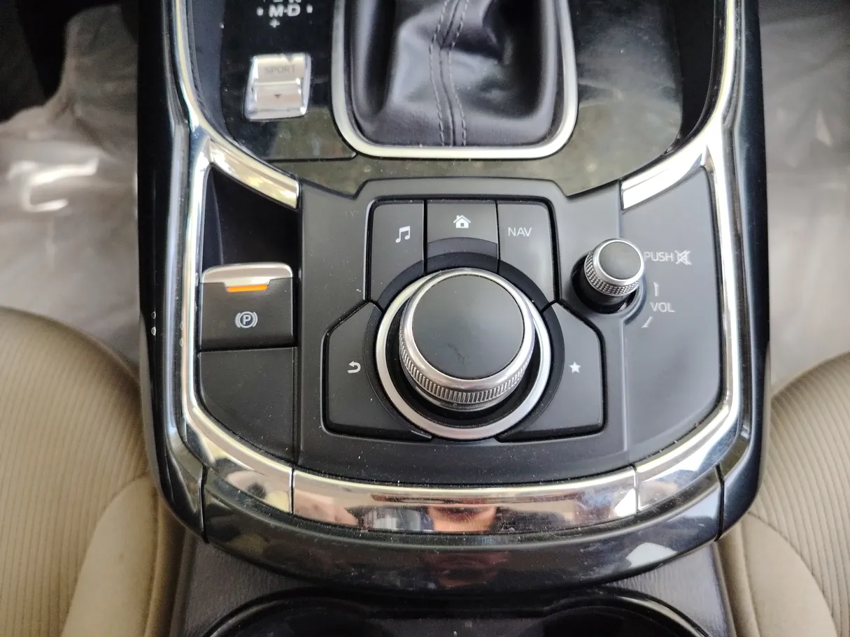 Car image 18