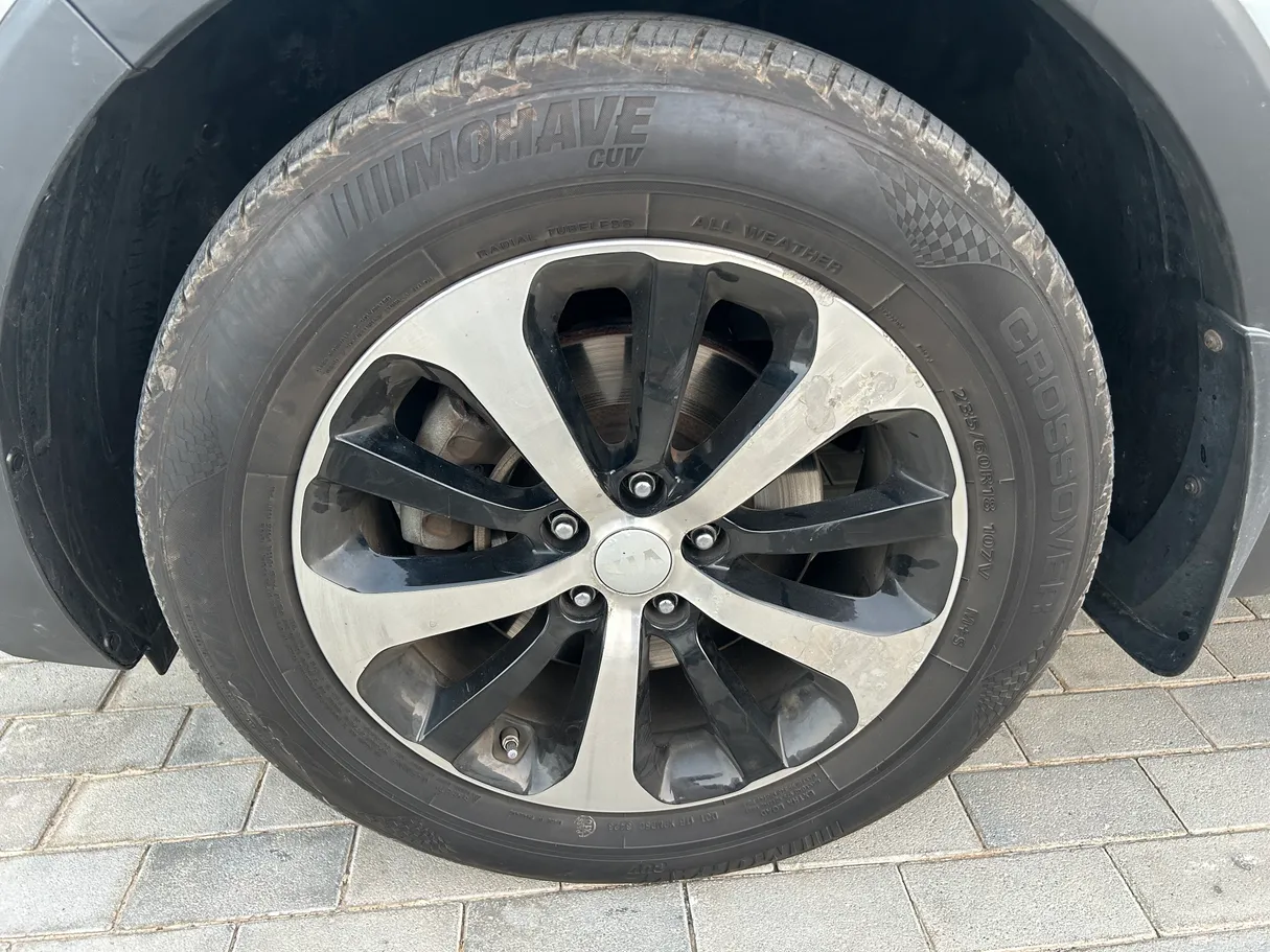 Car image 10