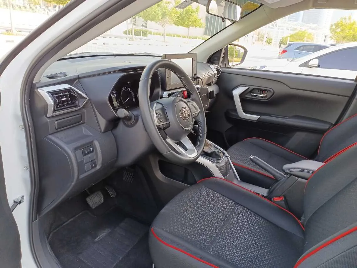 Car image 11