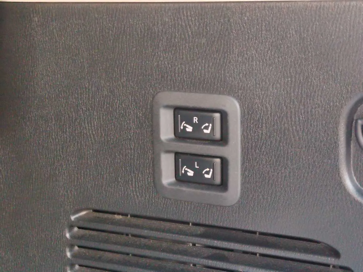 Car image 36