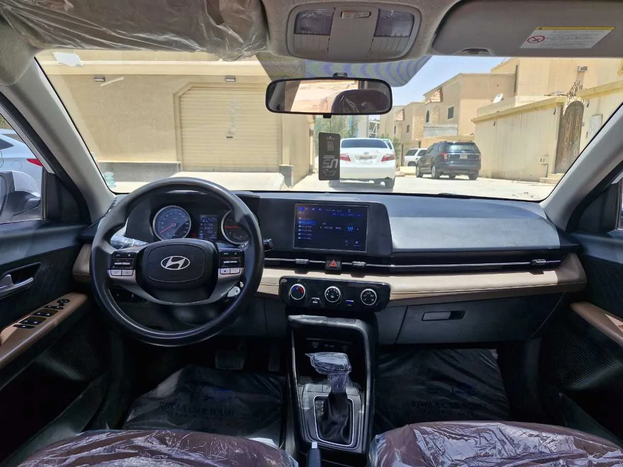 Car image 16