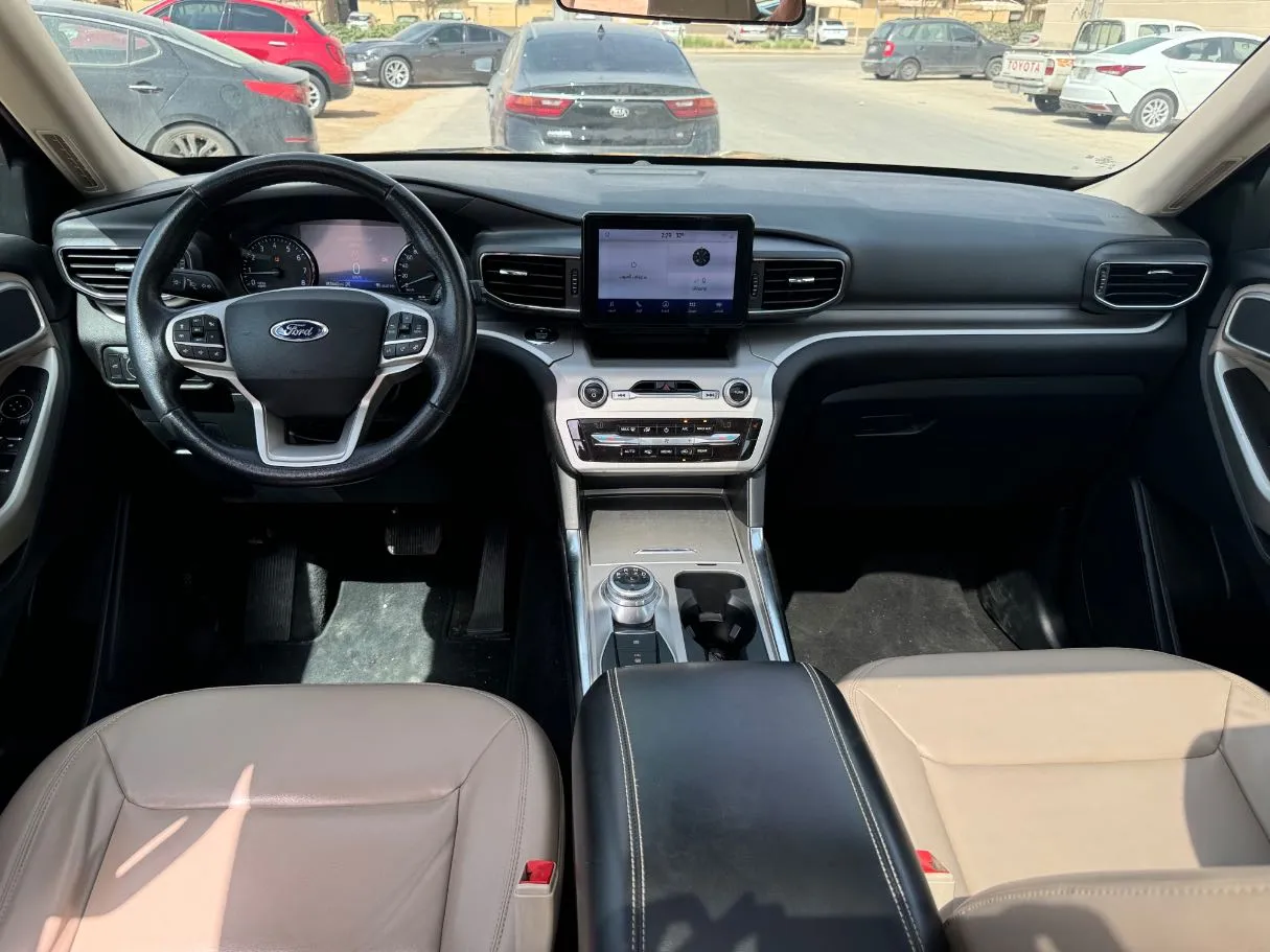Car image 17