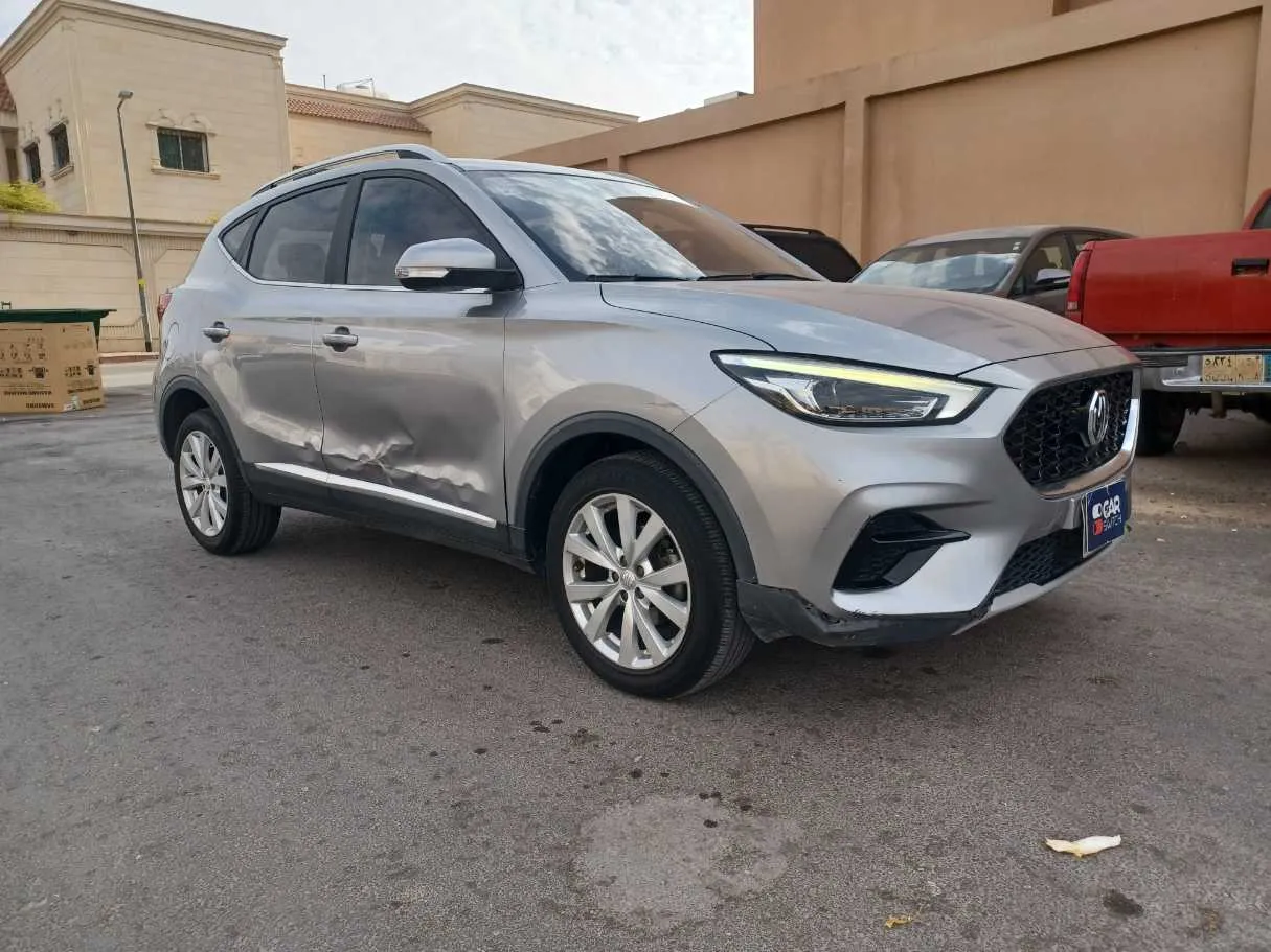 Car image 3