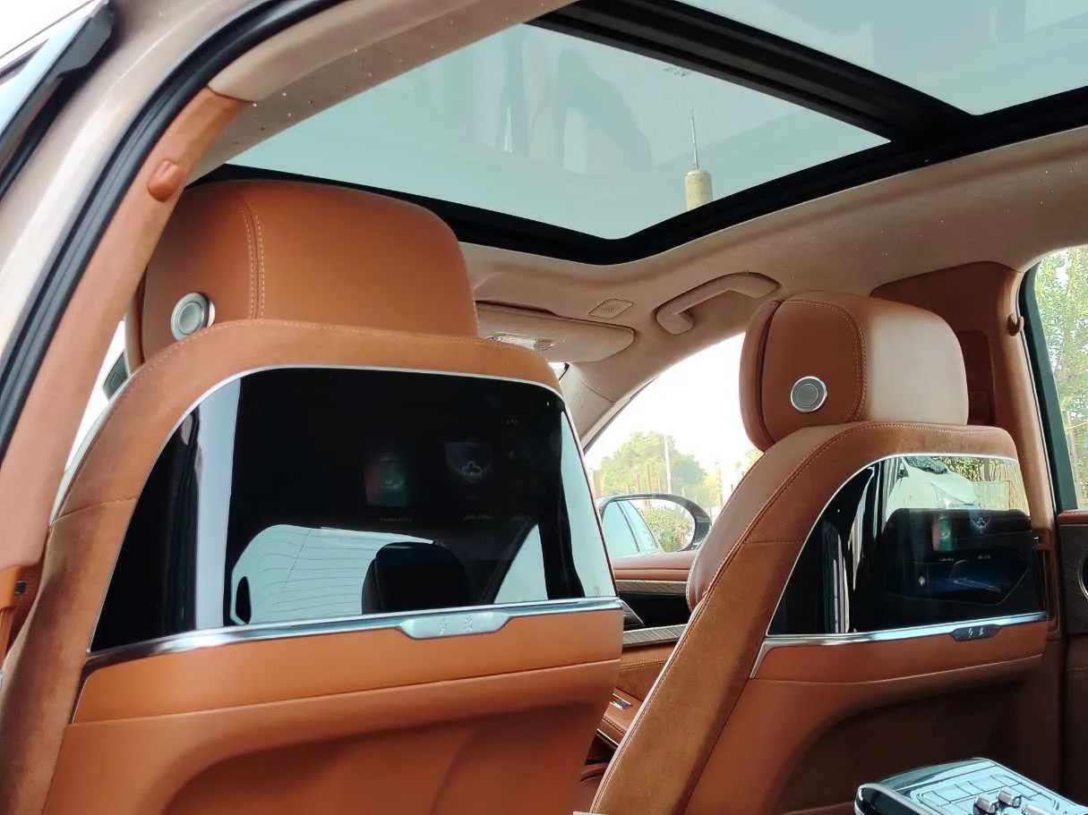 Car image 17