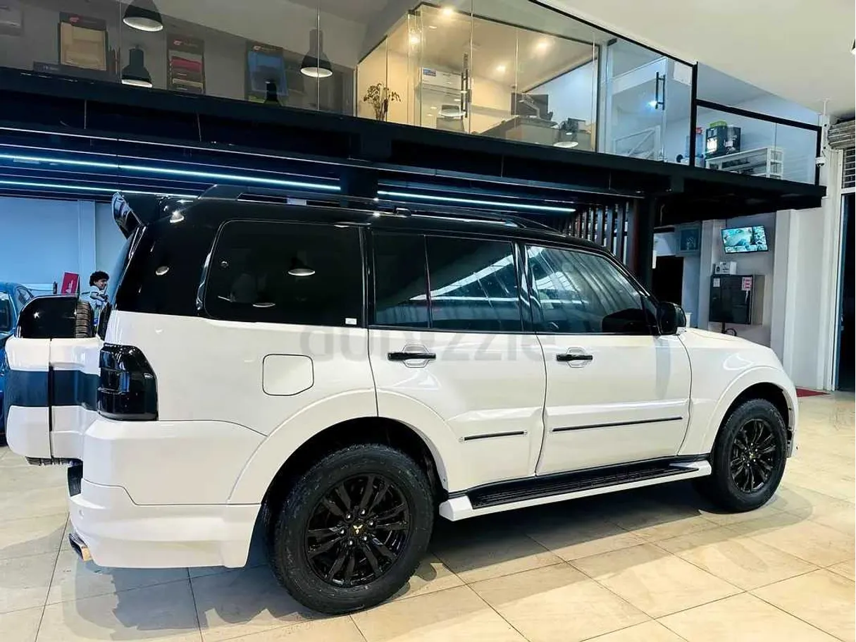 Car image 12