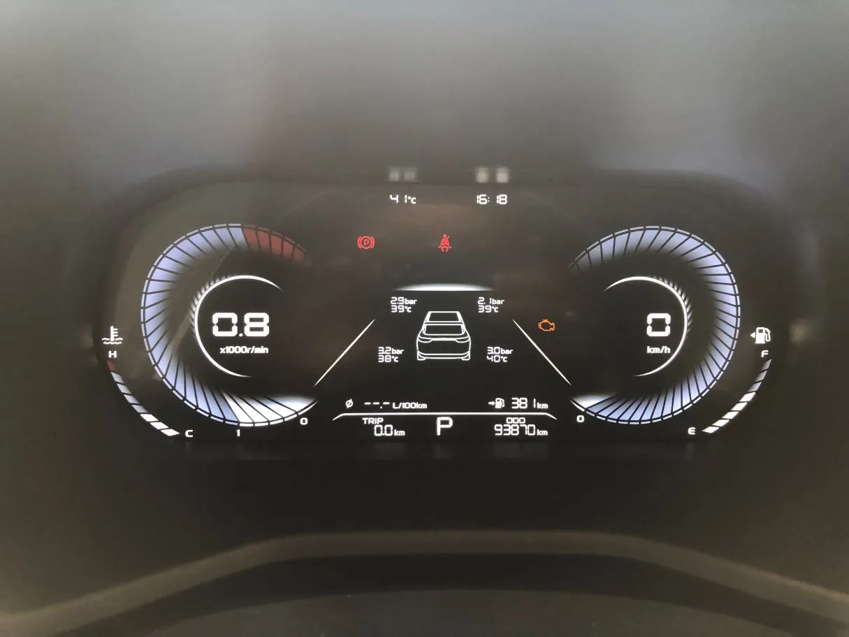 Car image 9