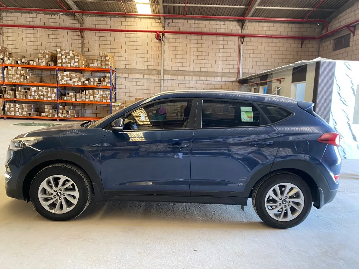 Car image 8
