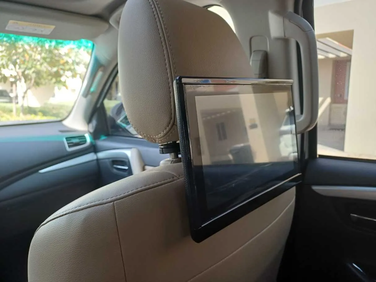 Car image 18