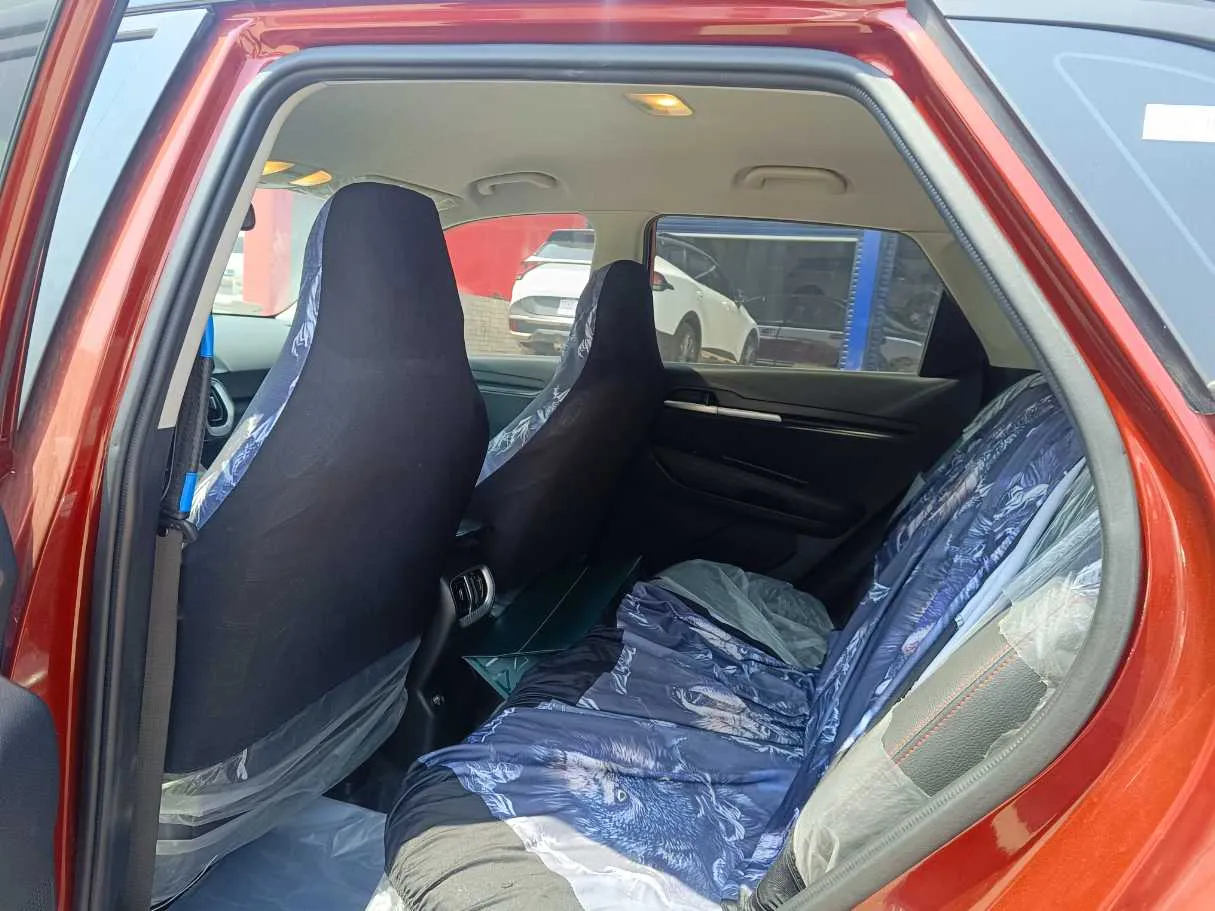 Car image 17