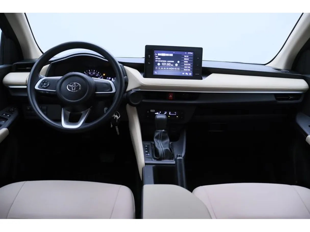 Car image 14