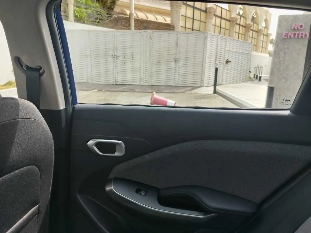 Car image 30