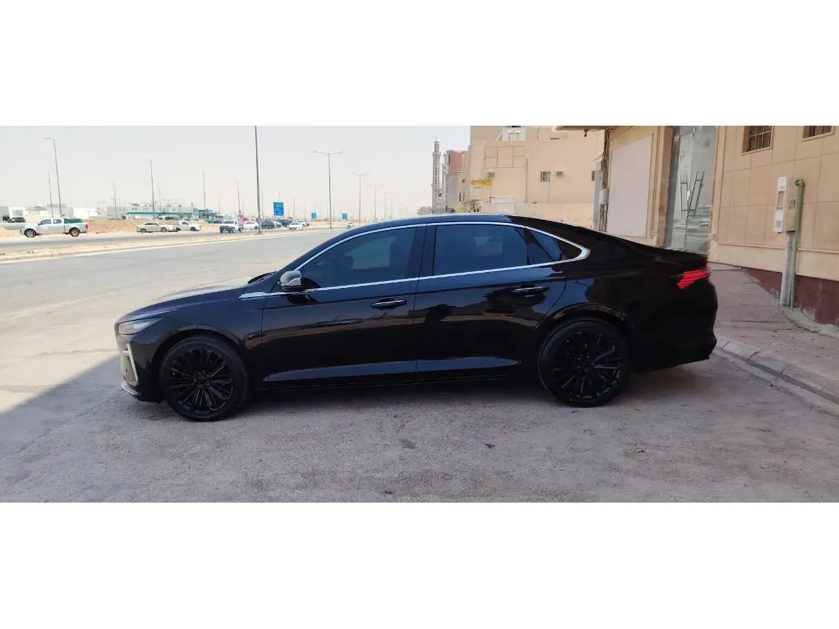 Car image 8