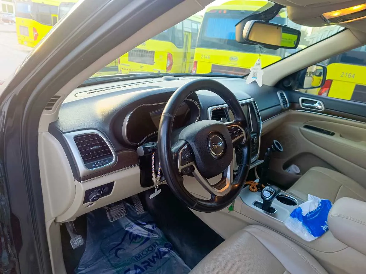 Car image 16
