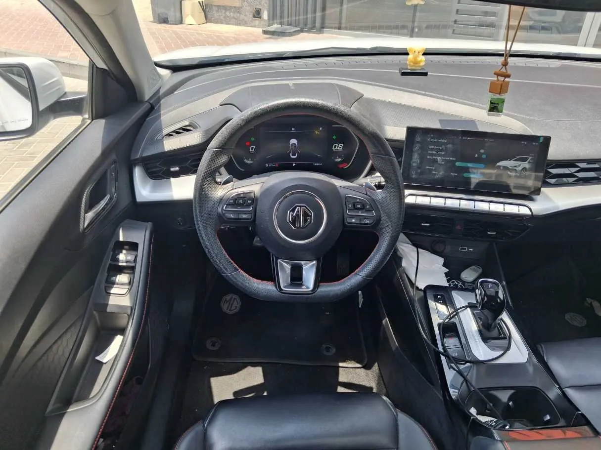 Car image 15