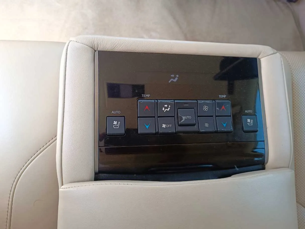 Car image 34