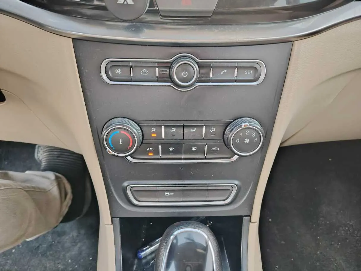 Car image 24