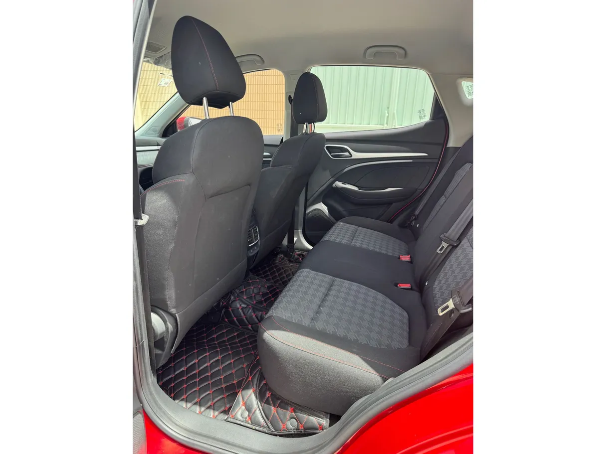Car image 13