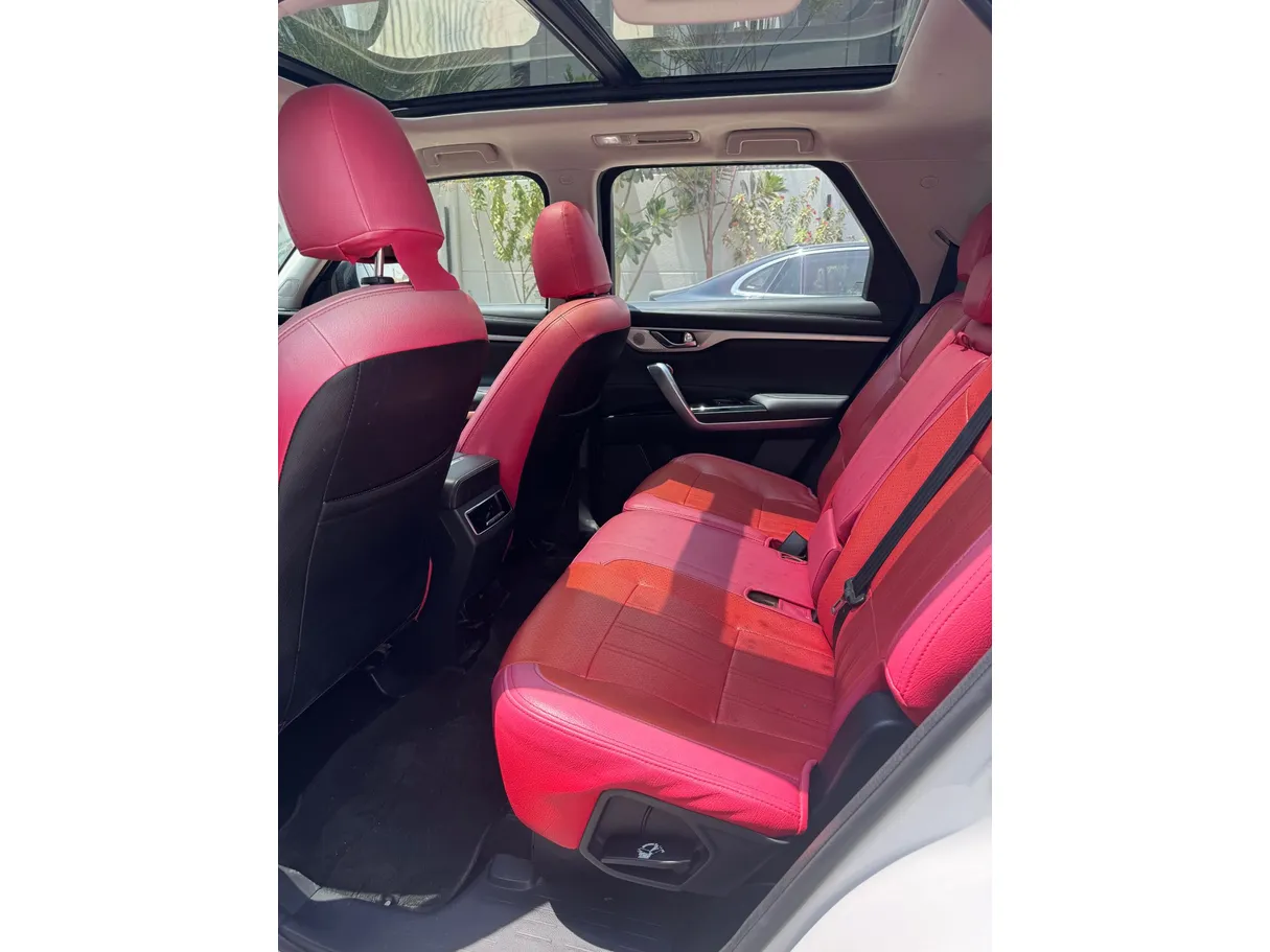 Car image 13