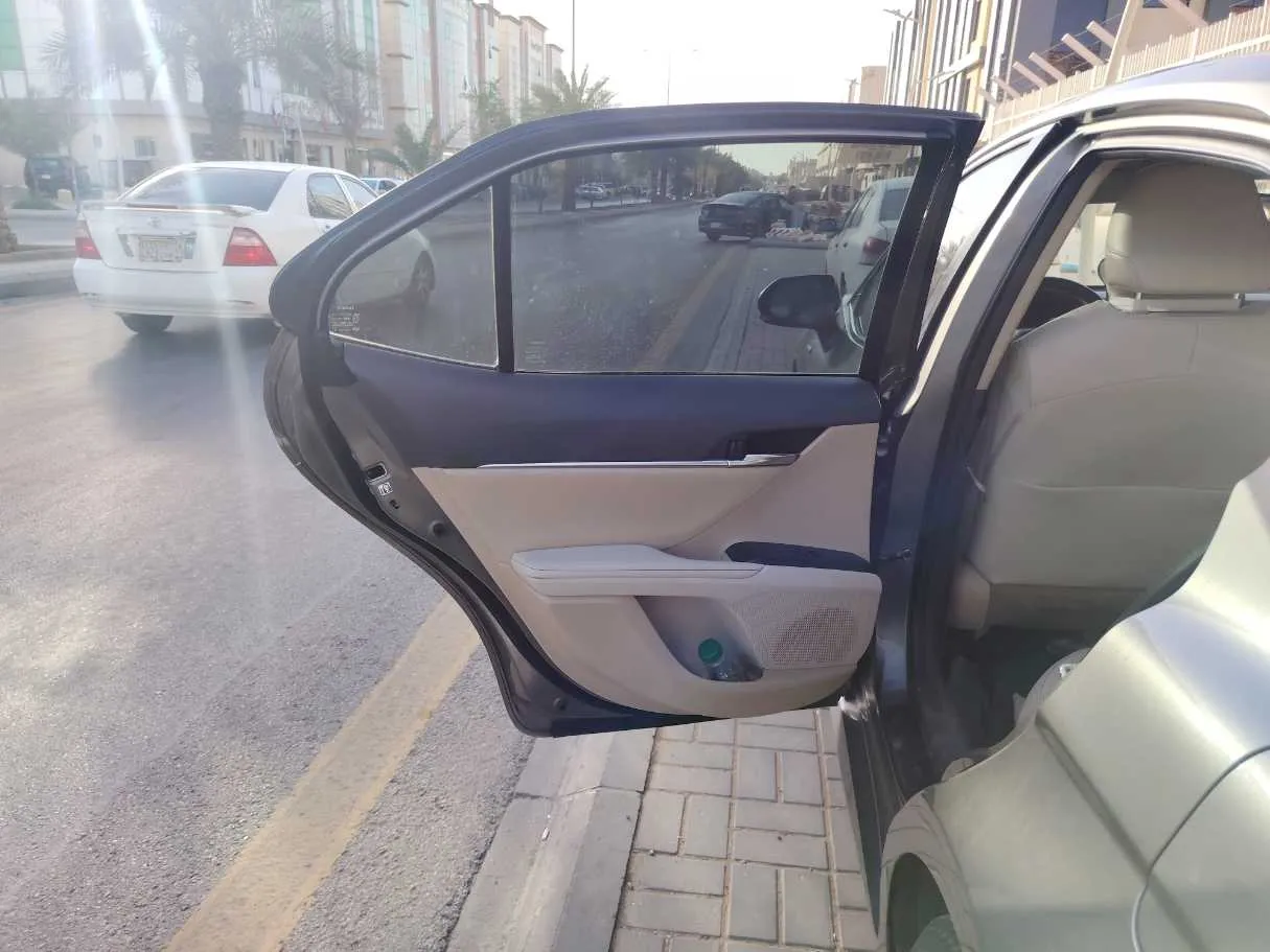 Car image 15