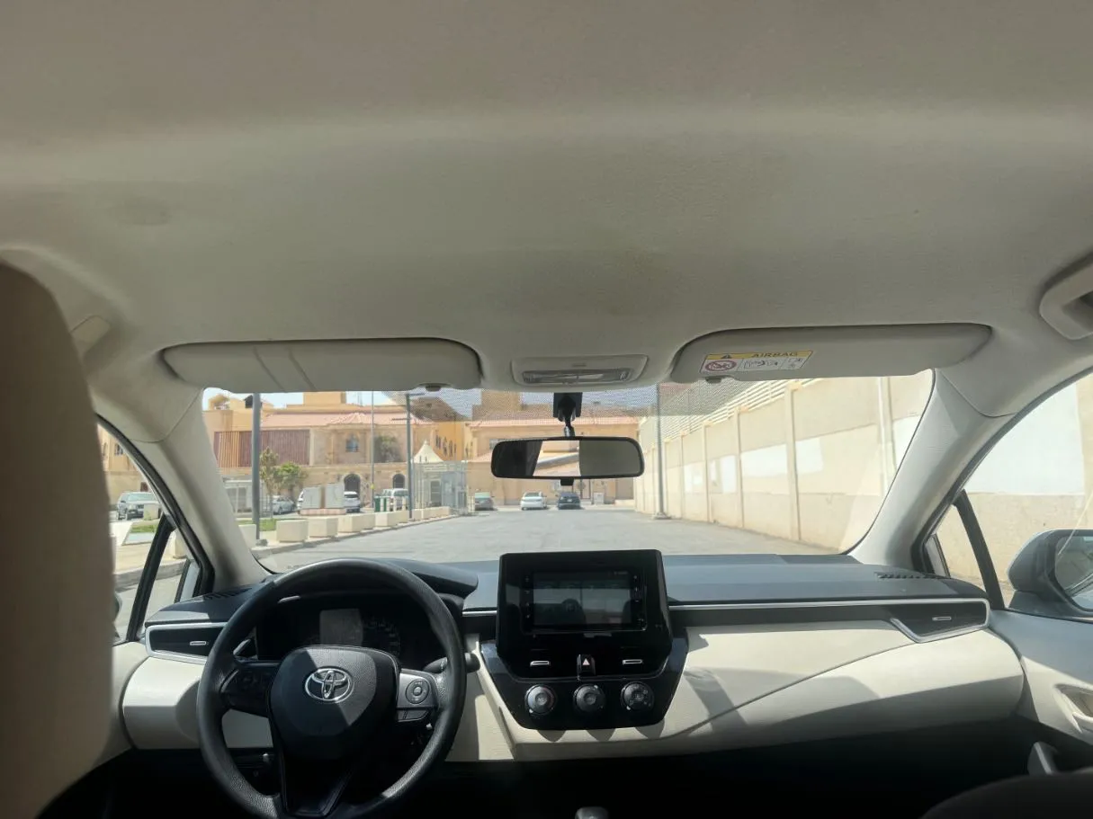 Car image 14