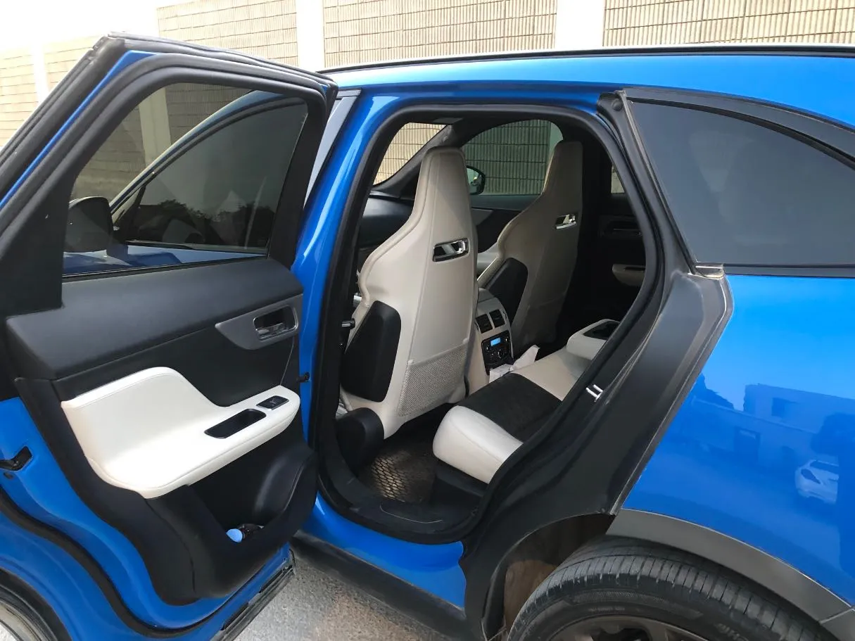 Car image 13