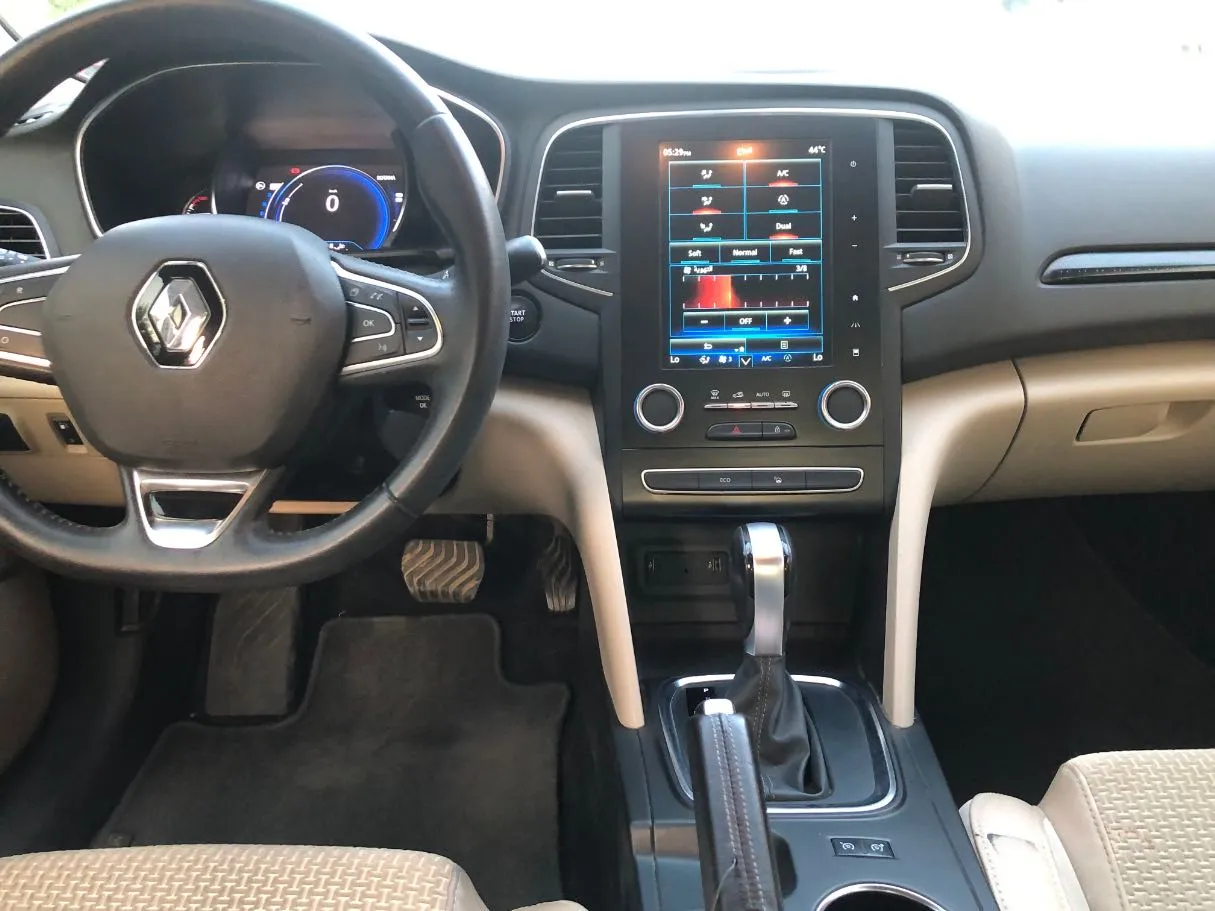 Car image 14