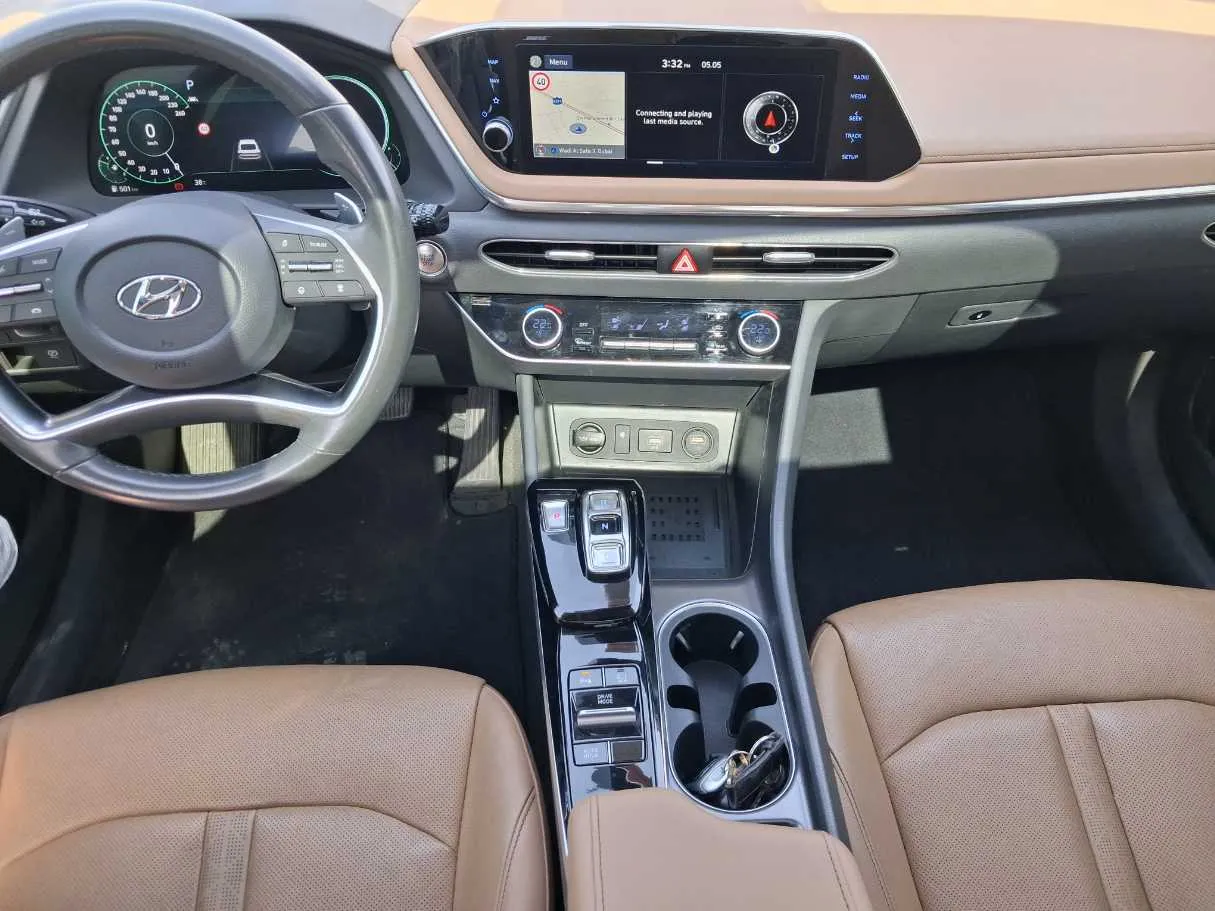 Car image 16