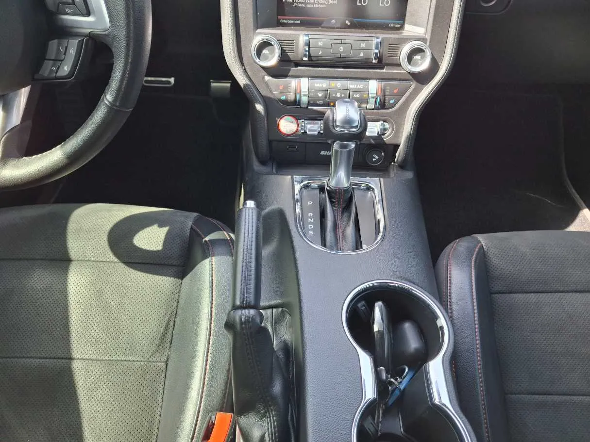 Car image 15