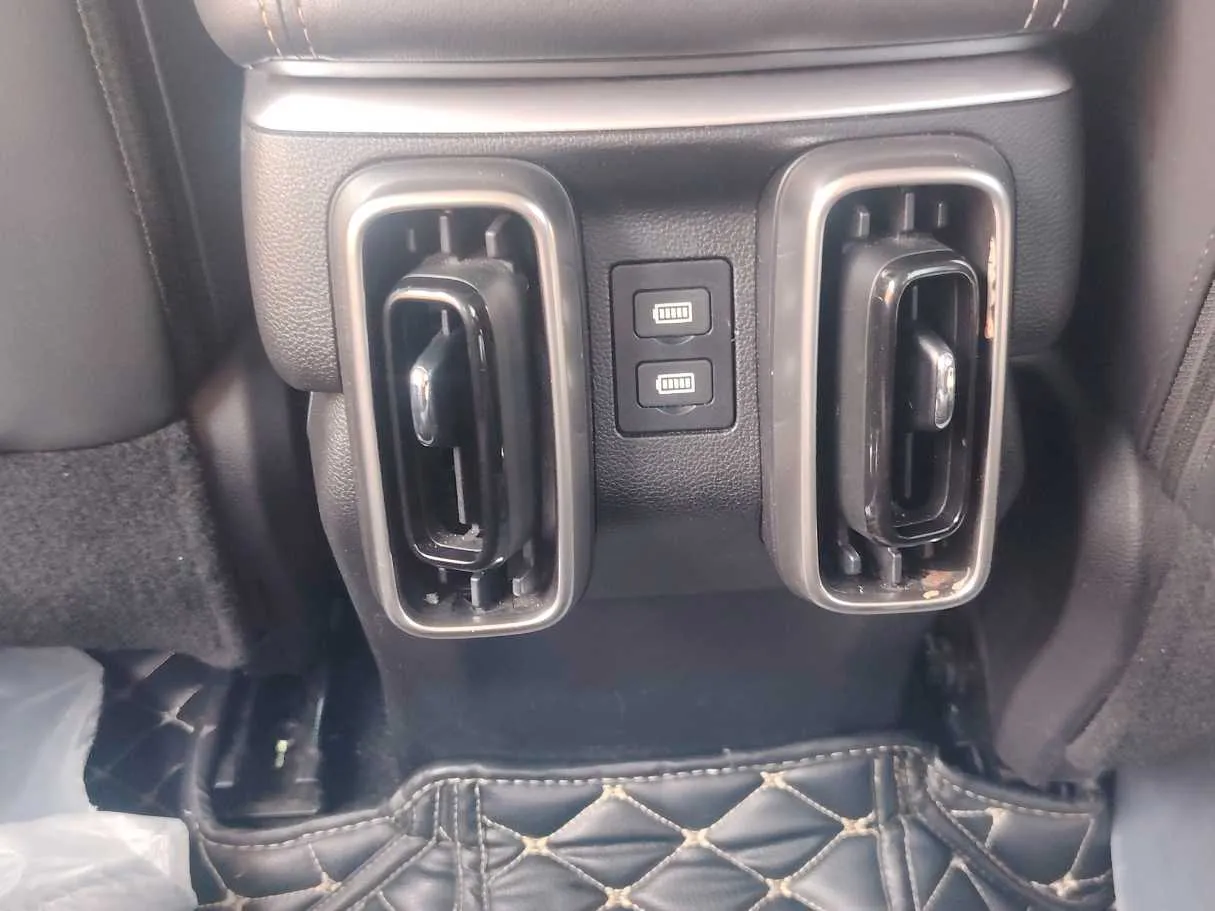 Car image 29