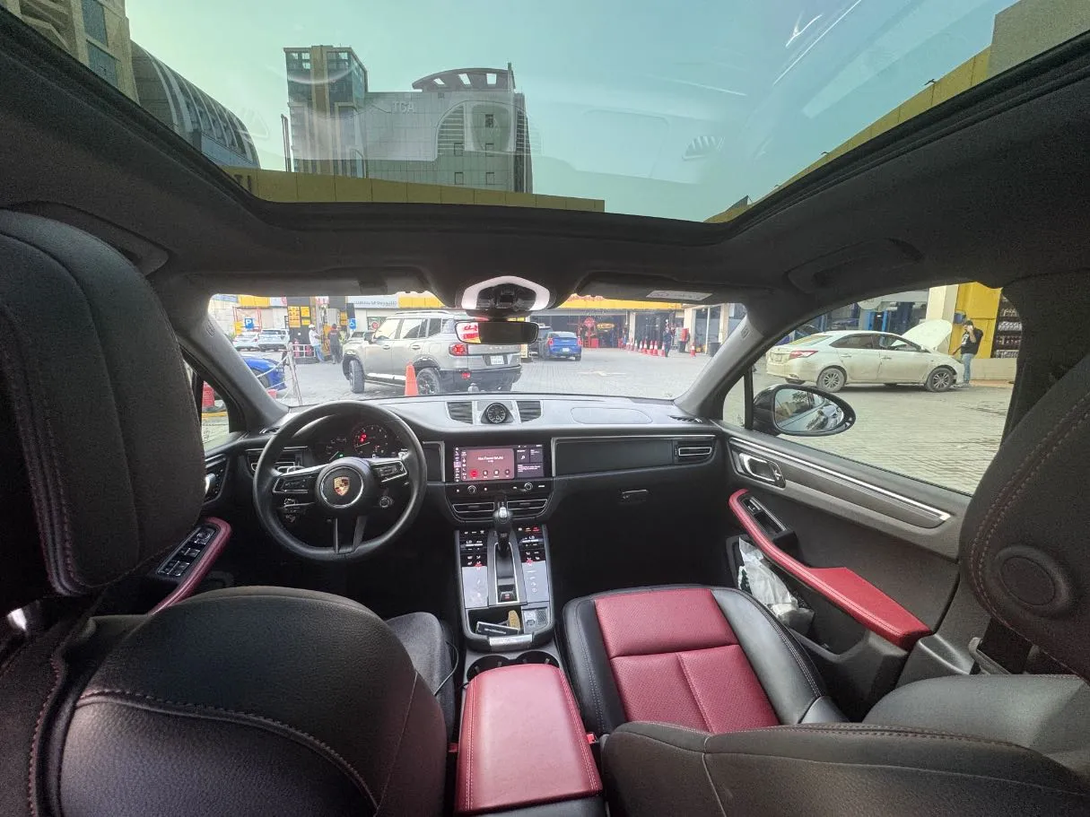 Car image 15