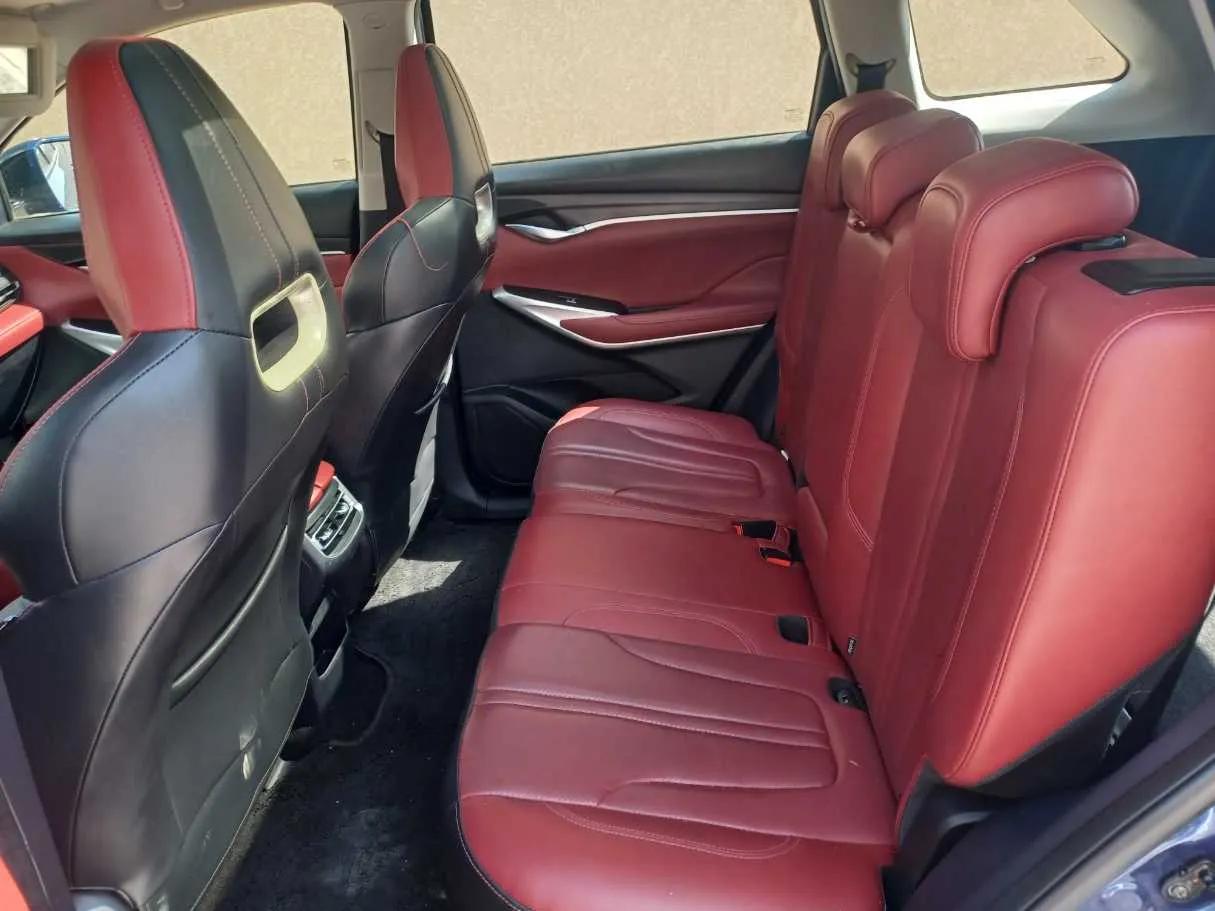 Car image 15