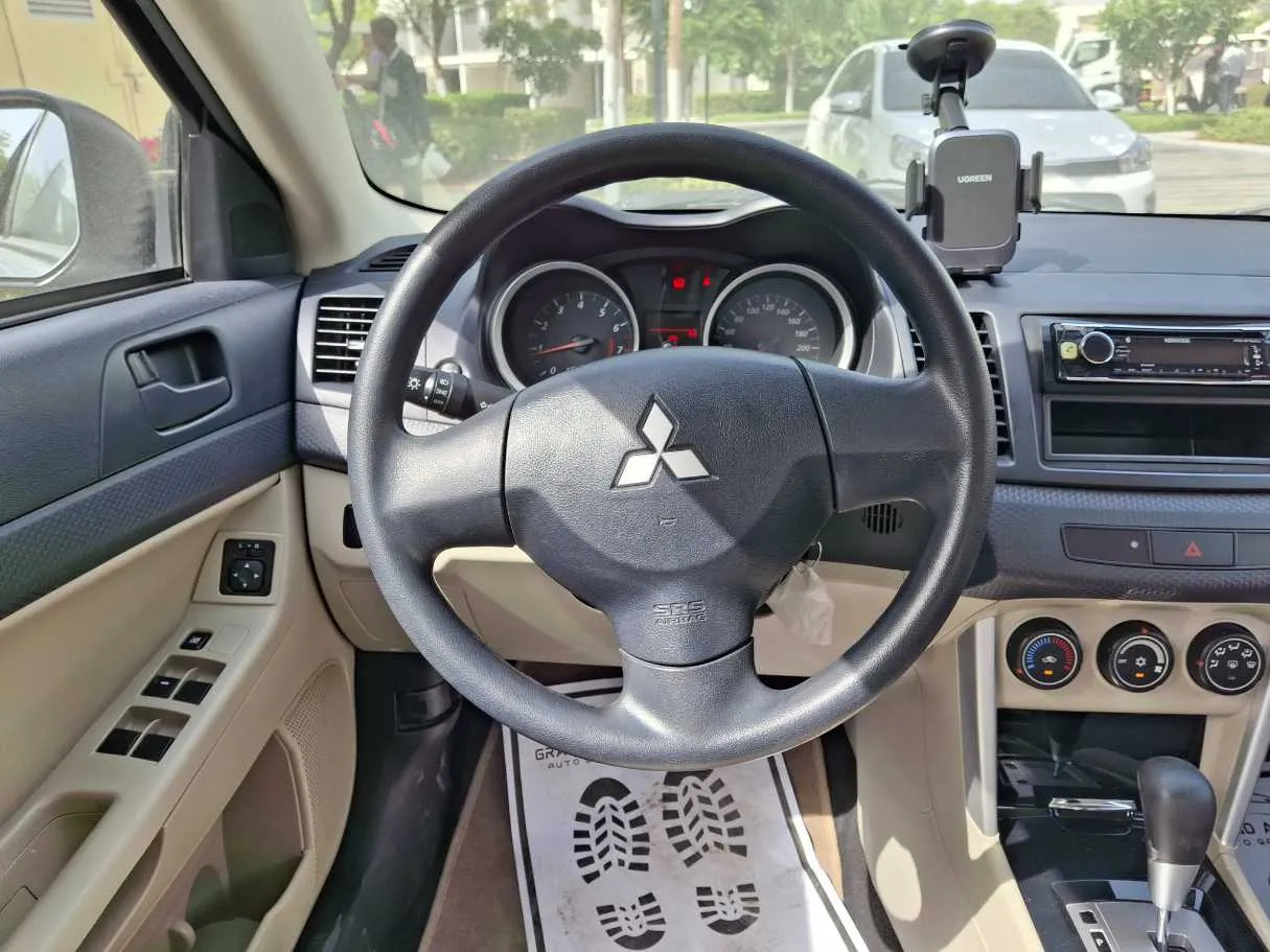 Car image 14