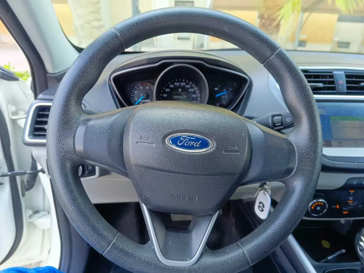 Car image 24
