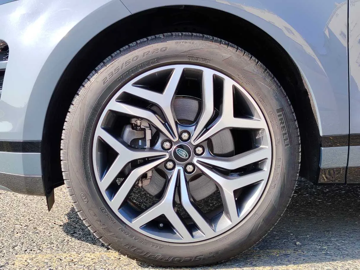 Car image 10