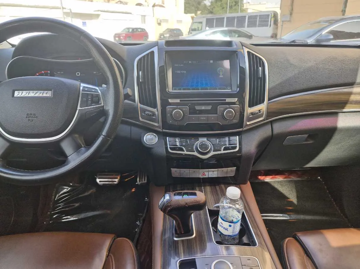 Car image 18