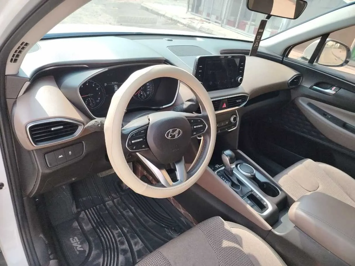 Car image 14