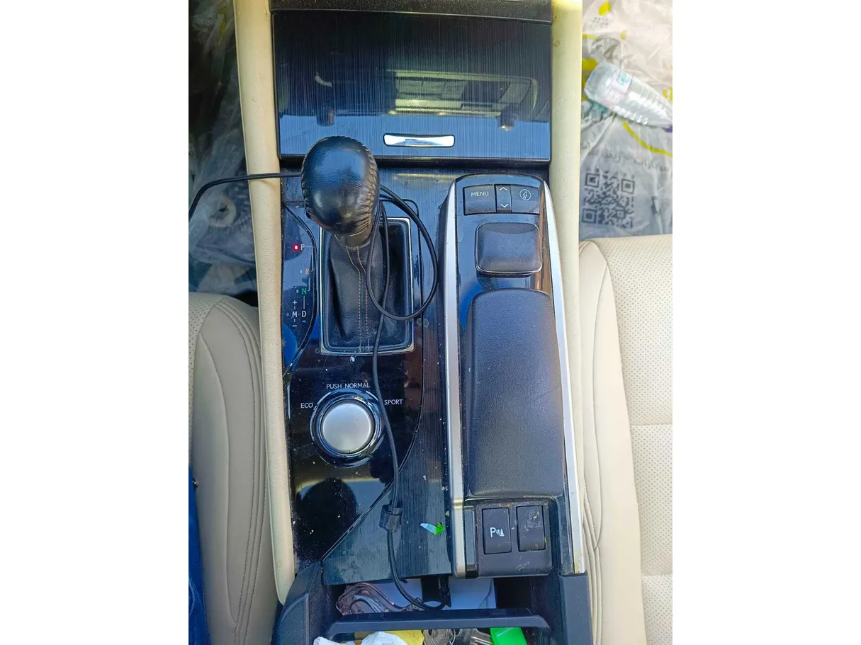 Car image 24