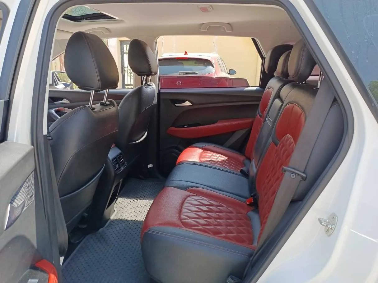 Car image 13