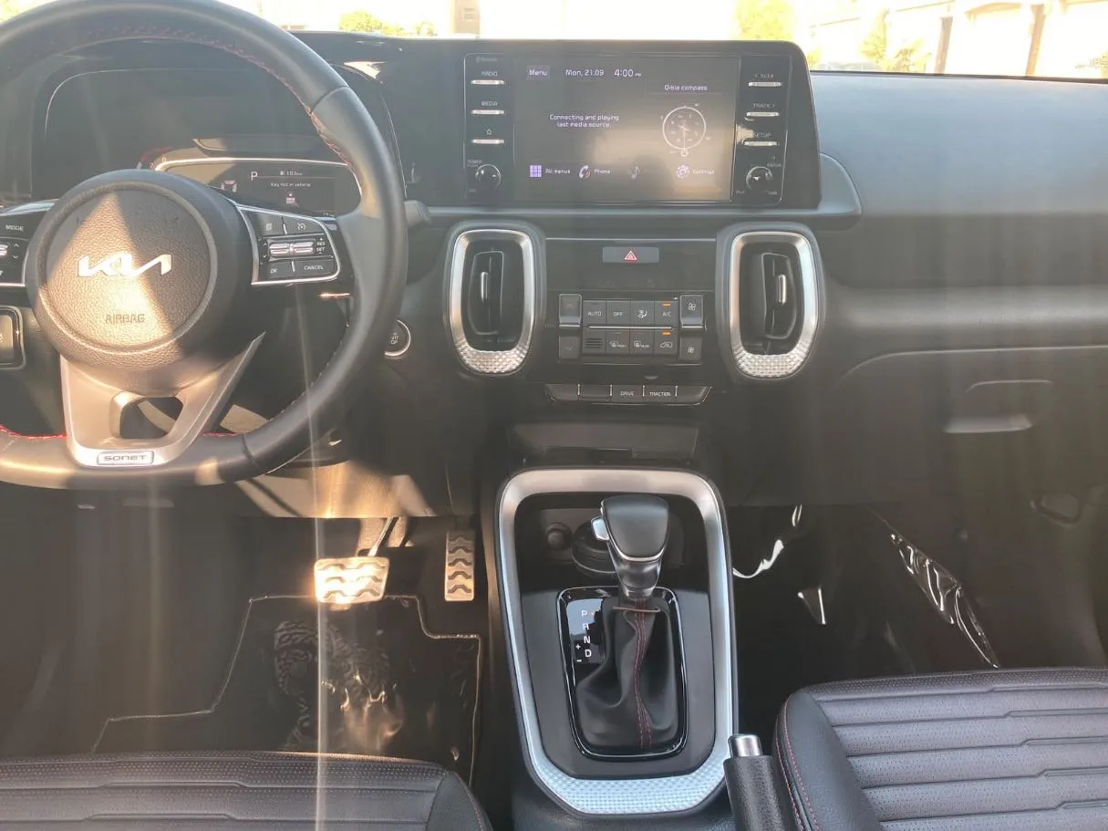 Car image 15