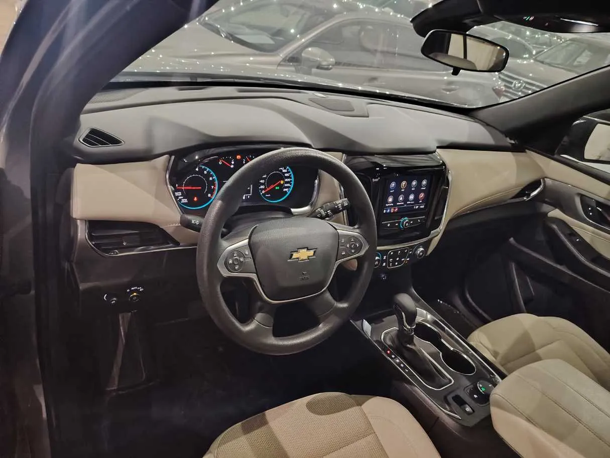 Car image 16
