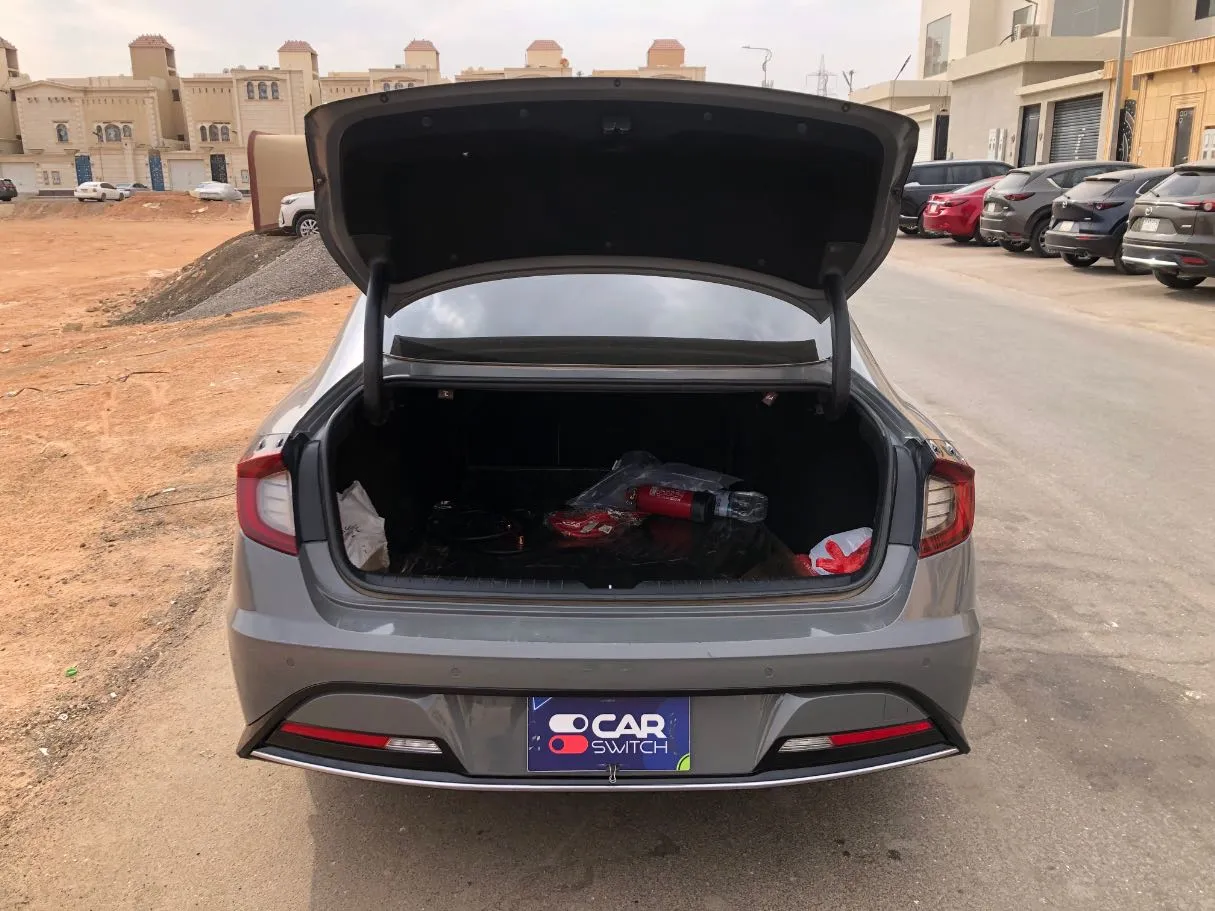 Car image 21