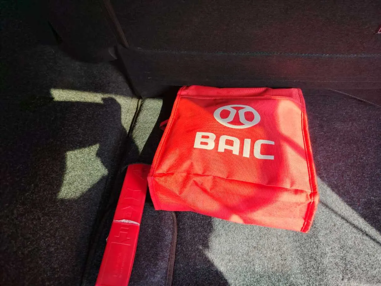 Car image 30