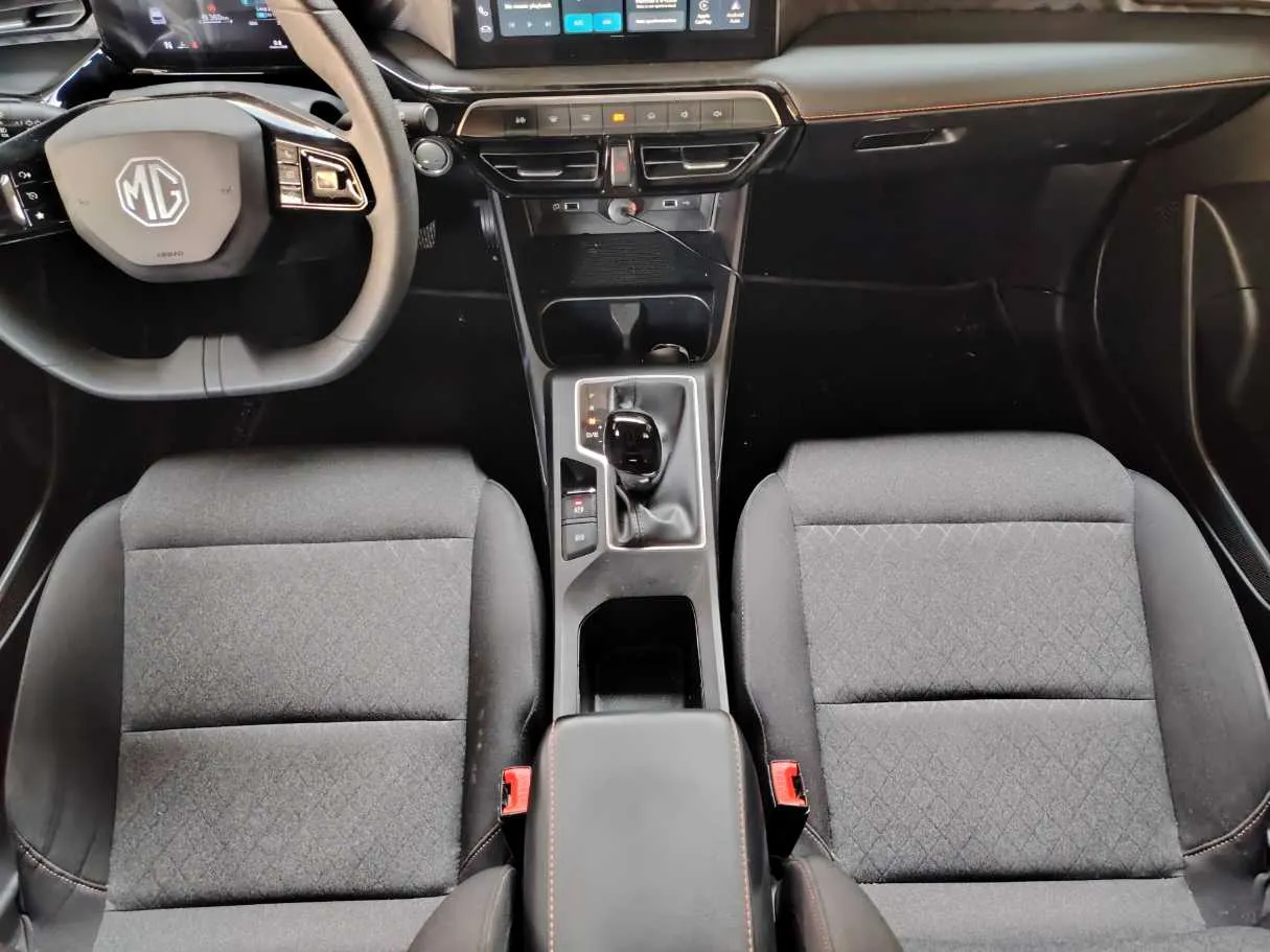 Car image 19