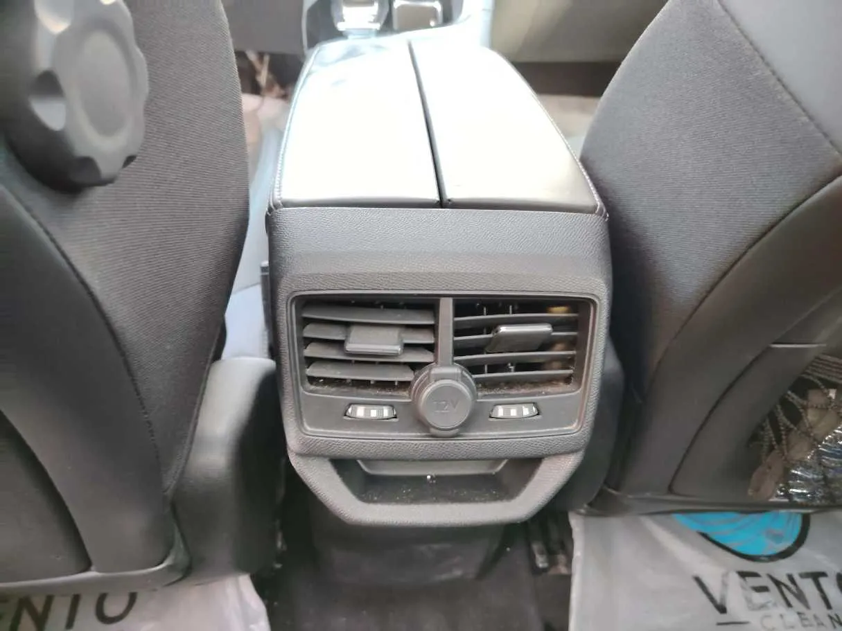 Car image 32