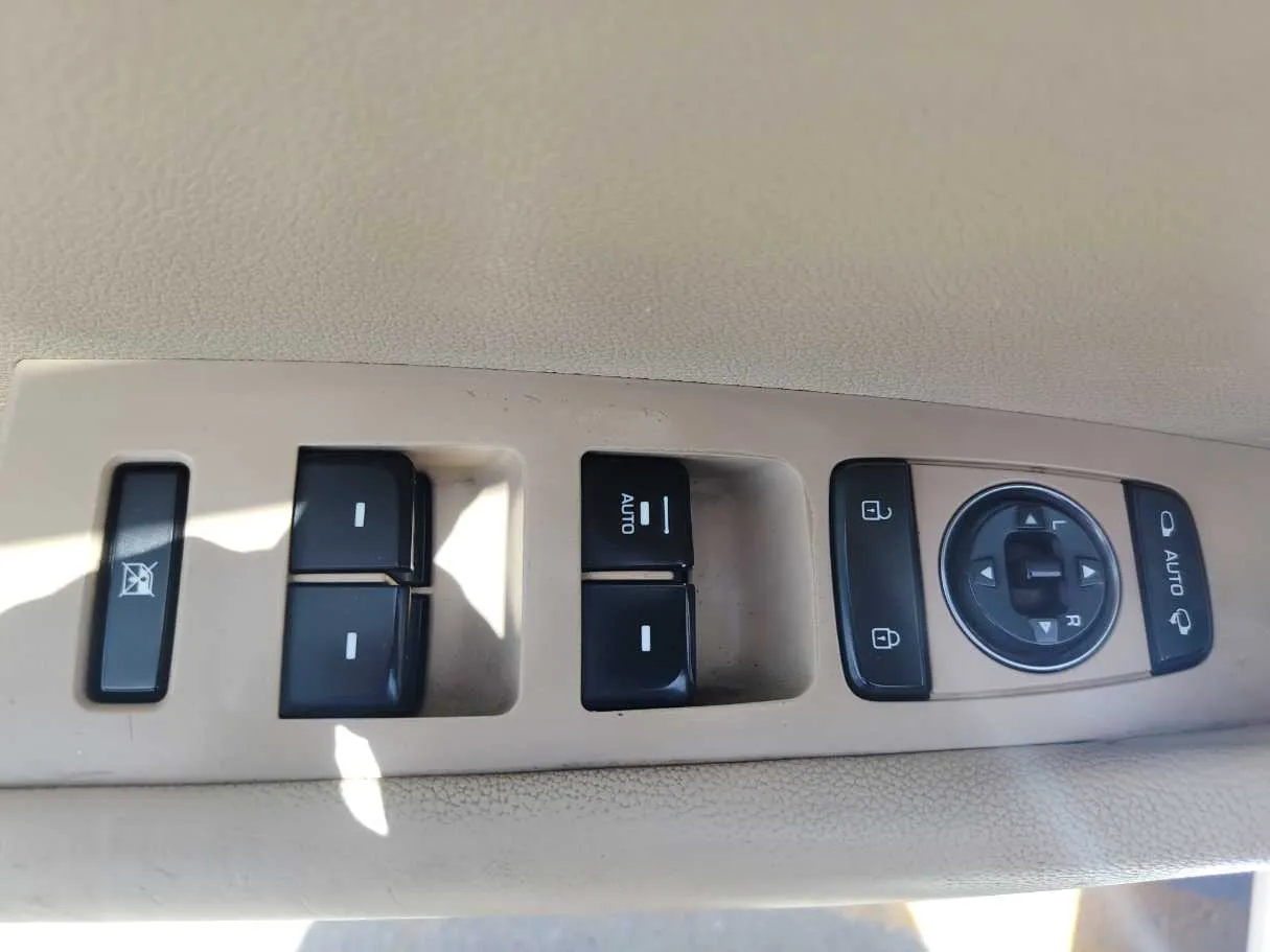Car image 29