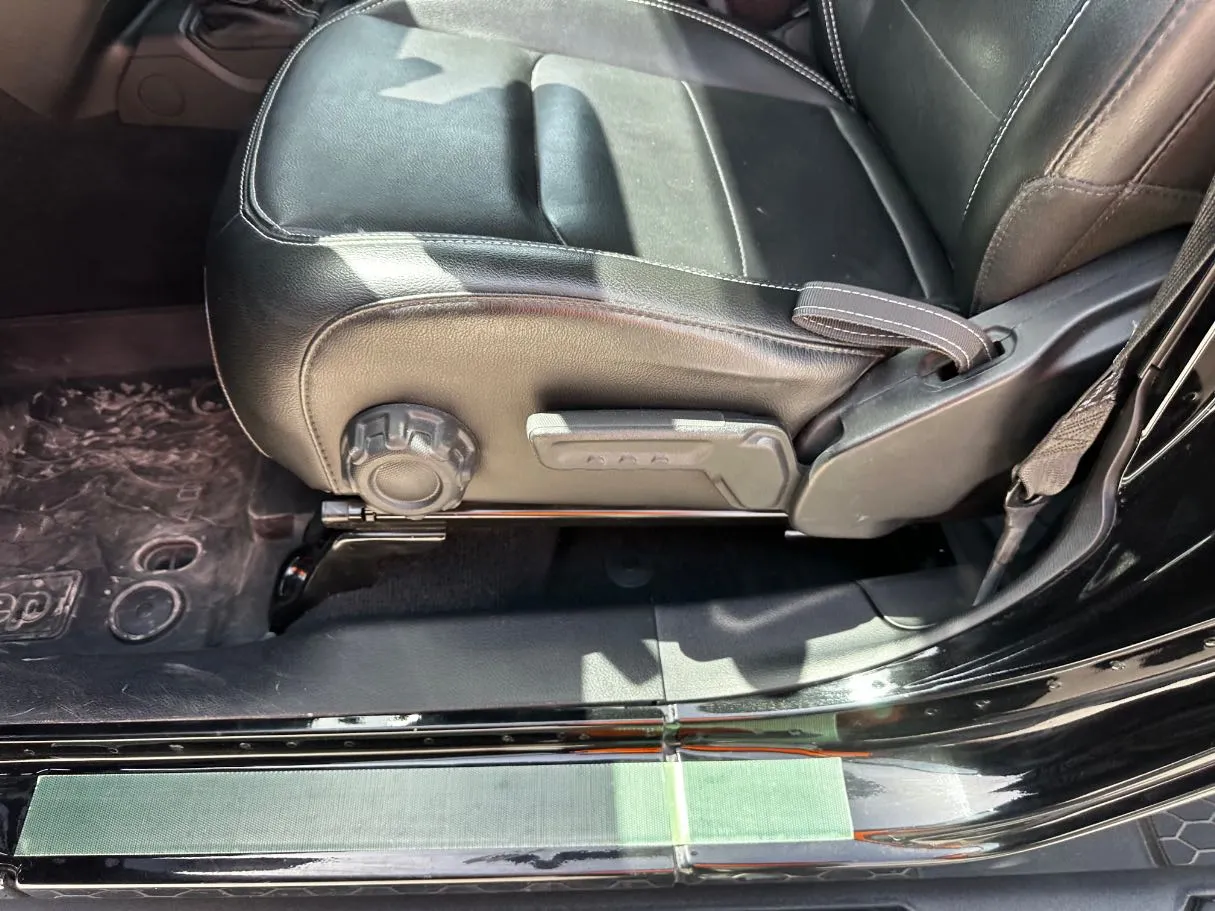 Car image 28