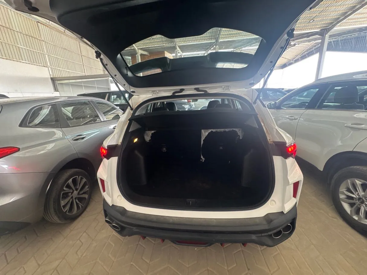 Car image 16